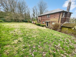 Front External- click for photo gallery